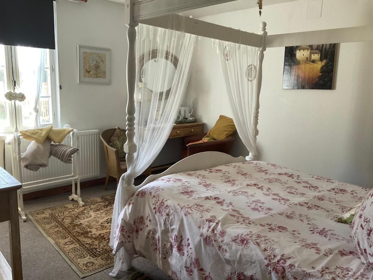 Le Jardin De Rose 24 Feuillebert Romagne 86700 Bed & Breakfast ภายนอก รูปภาพ