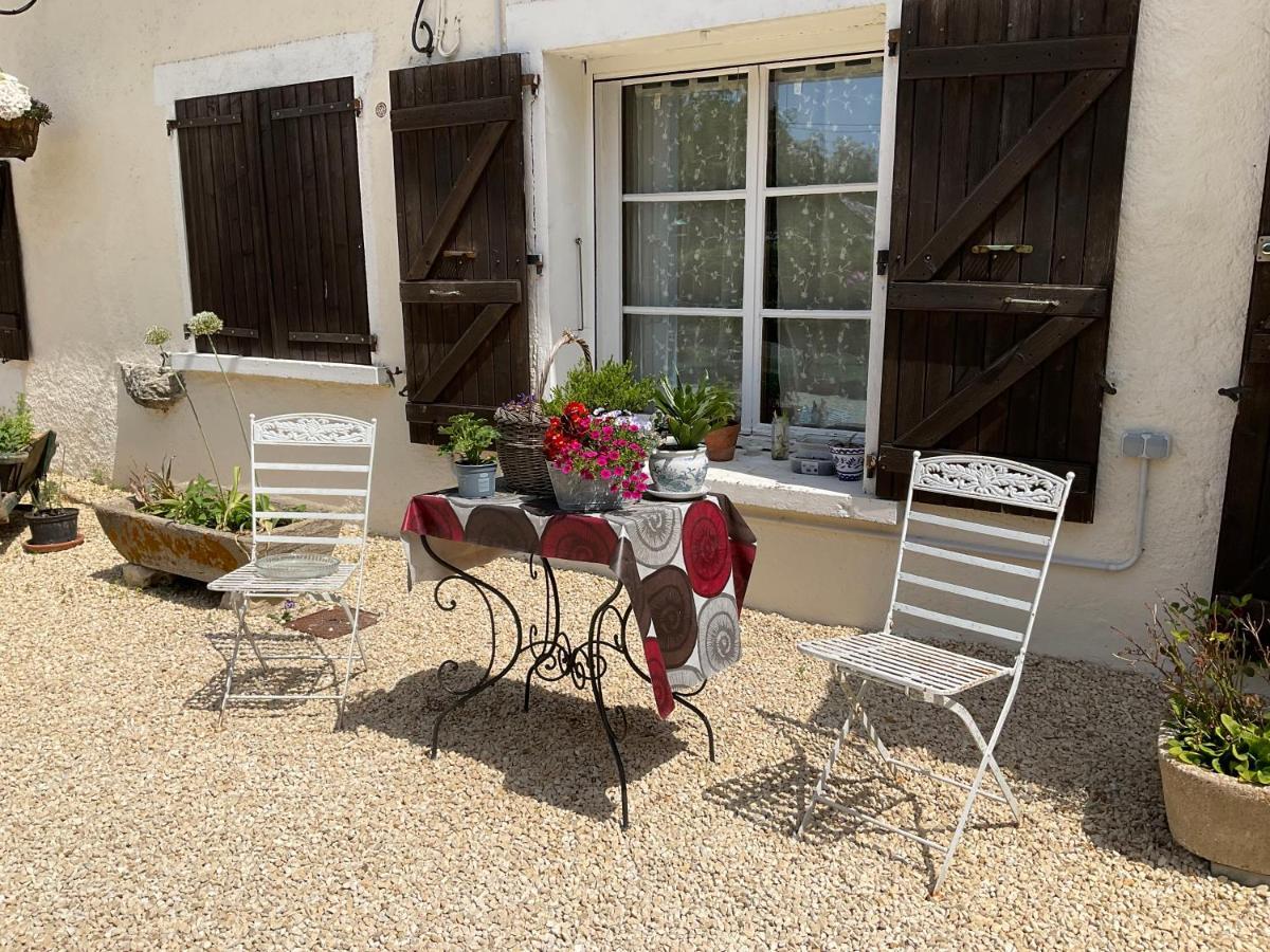 Le Jardin De Rose 24 Feuillebert Romagne 86700 Bed & Breakfast ภายนอก รูปภาพ
